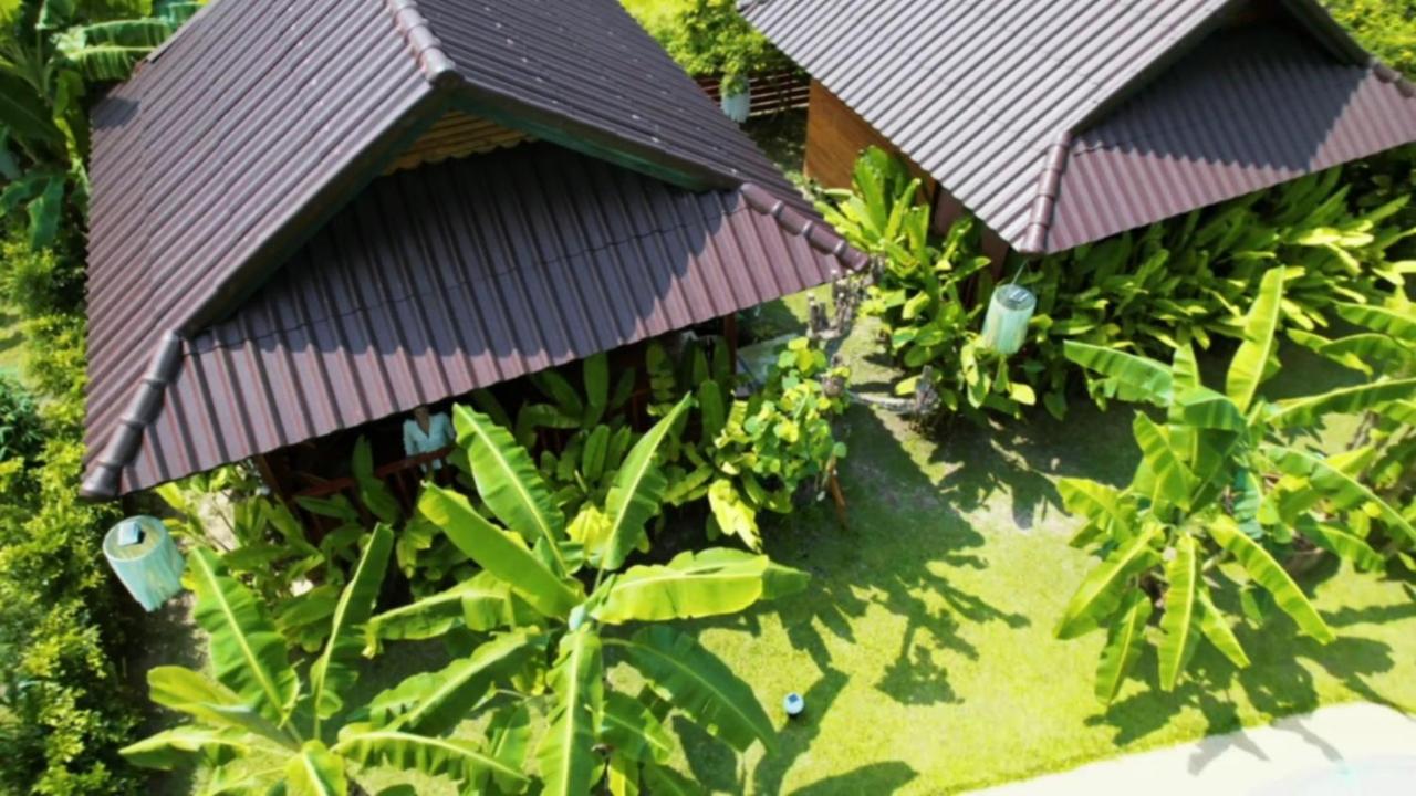 メナムビーチ Samui Blue Bird Bed & Breakfast エクステリア 写真