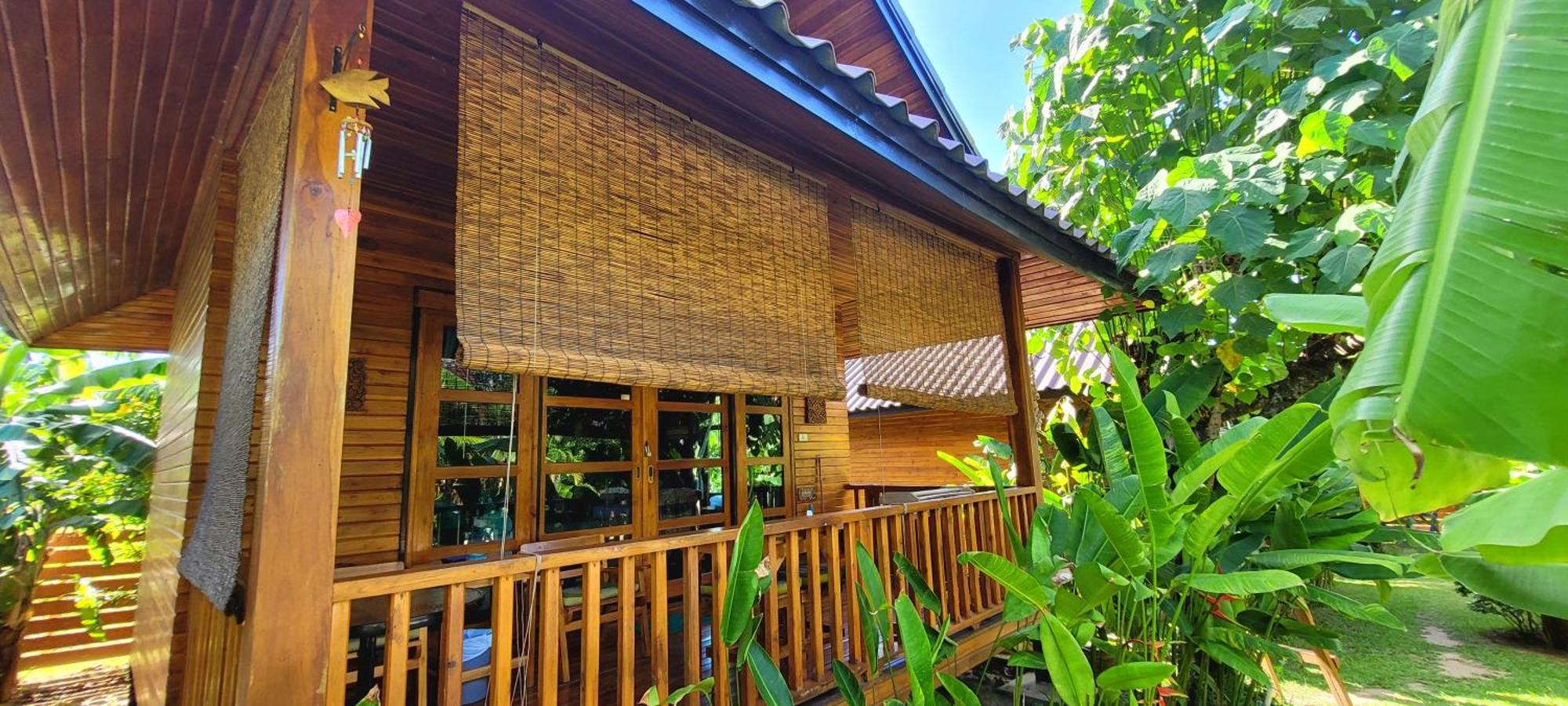 メナムビーチ Samui Blue Bird Bed & Breakfast エクステリア 写真