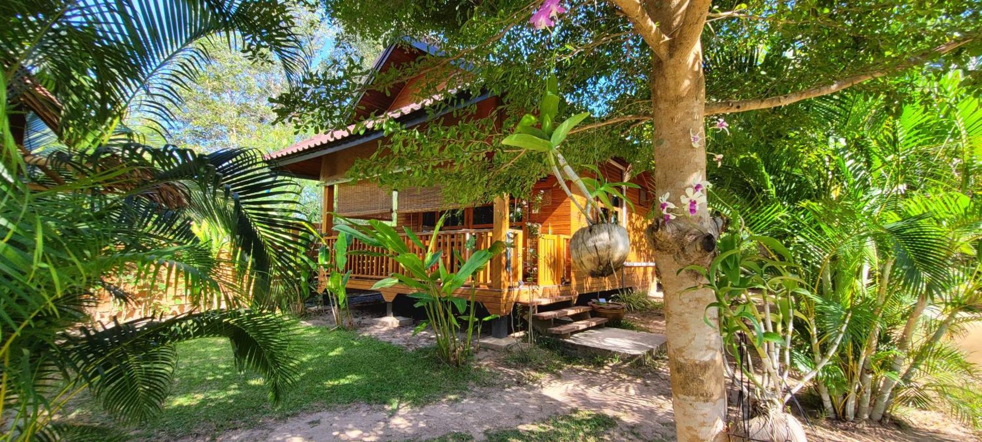 メナムビーチ Samui Blue Bird Bed & Breakfast エクステリア 写真