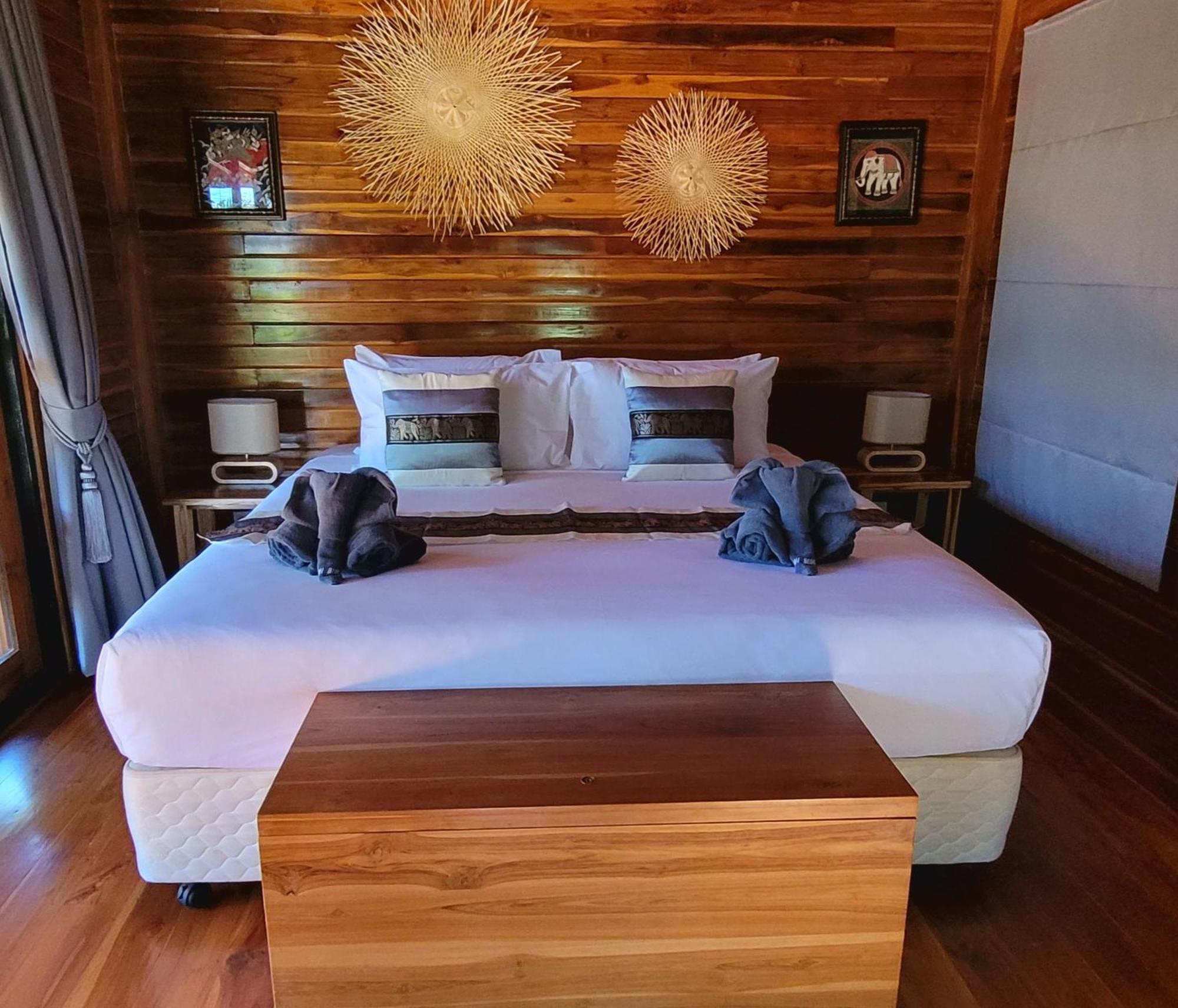 メナムビーチ Samui Blue Bird Bed & Breakfast エクステリア 写真