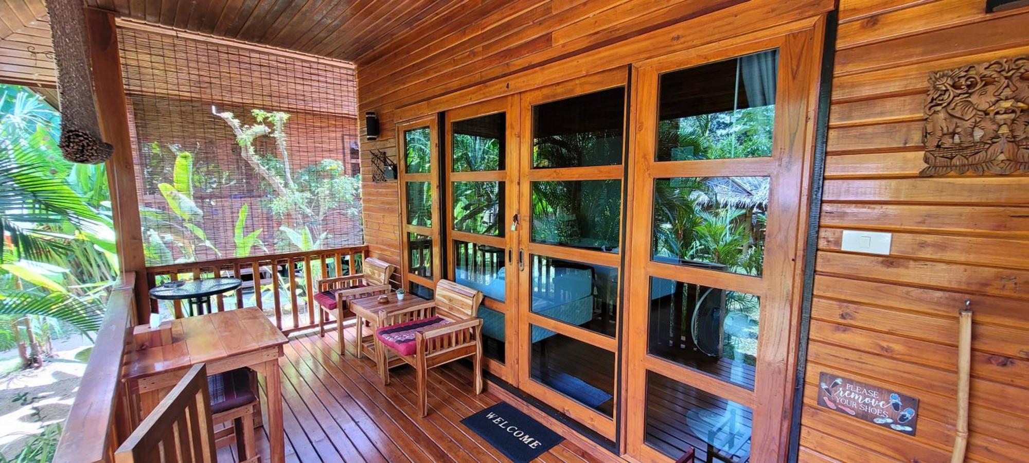 メナムビーチ Samui Blue Bird Bed & Breakfast エクステリア 写真