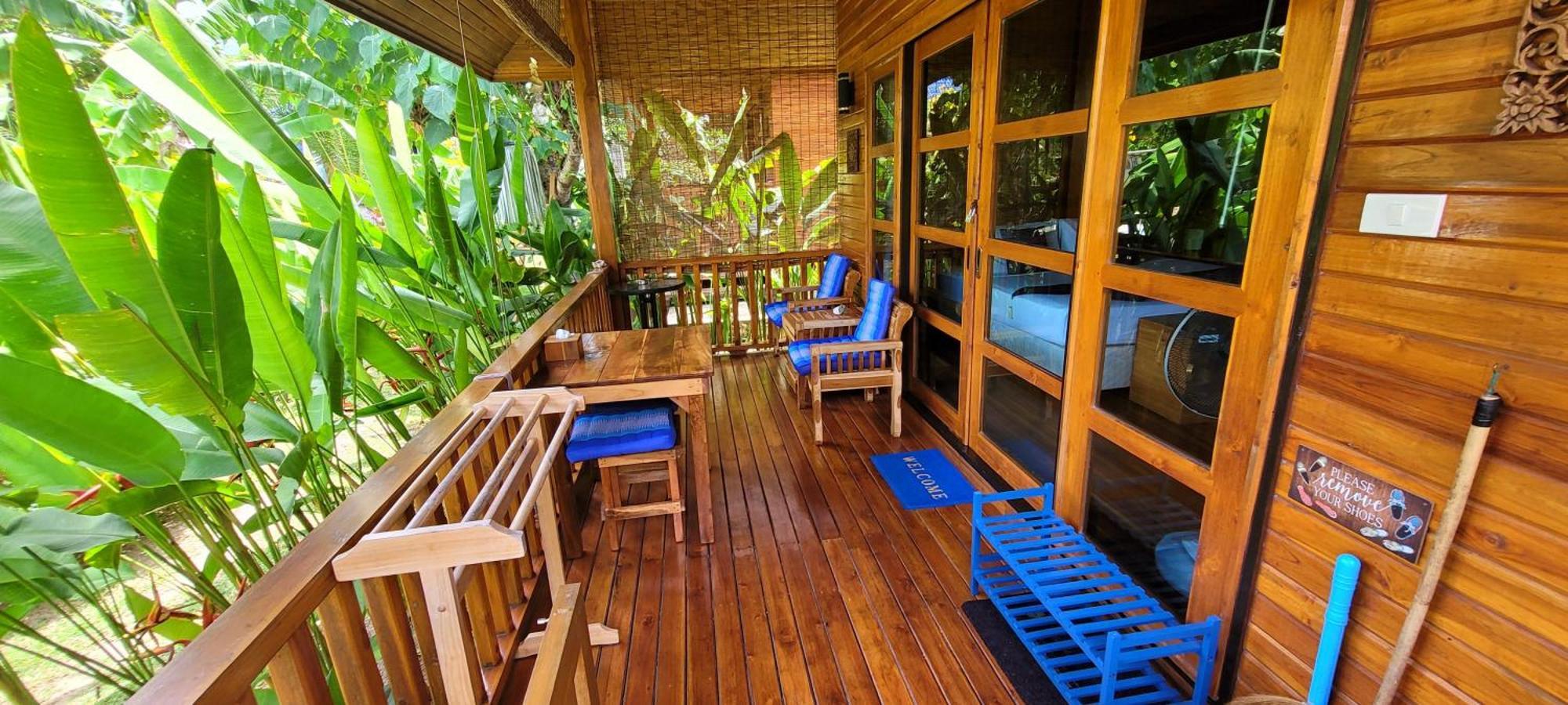 メナムビーチ Samui Blue Bird Bed & Breakfast エクステリア 写真