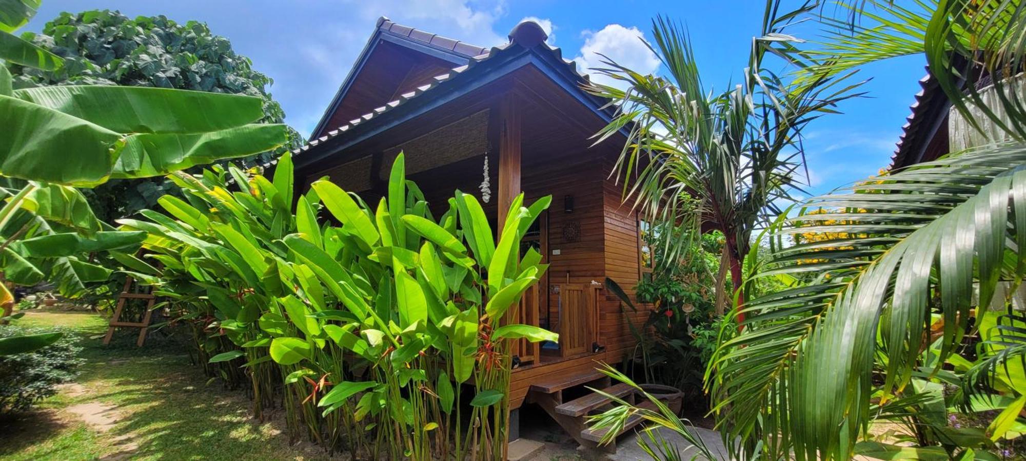 メナムビーチ Samui Blue Bird Bed & Breakfast エクステリア 写真