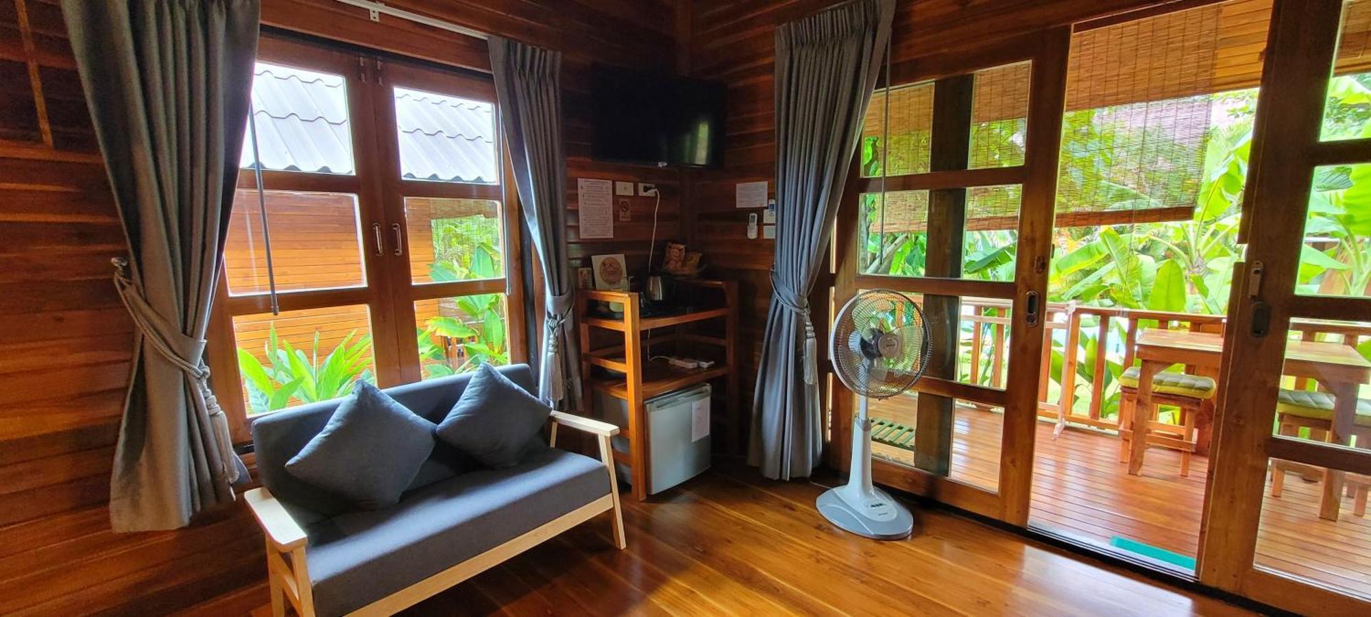 メナムビーチ Samui Blue Bird Bed & Breakfast エクステリア 写真