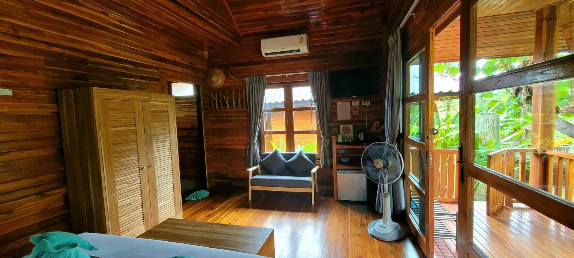 メナムビーチ Samui Blue Bird Bed & Breakfast エクステリア 写真